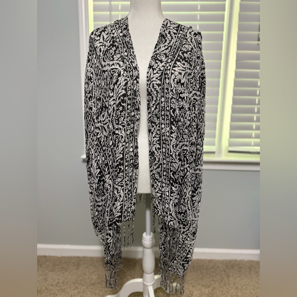 Billabong Black and White Shrug Shawl